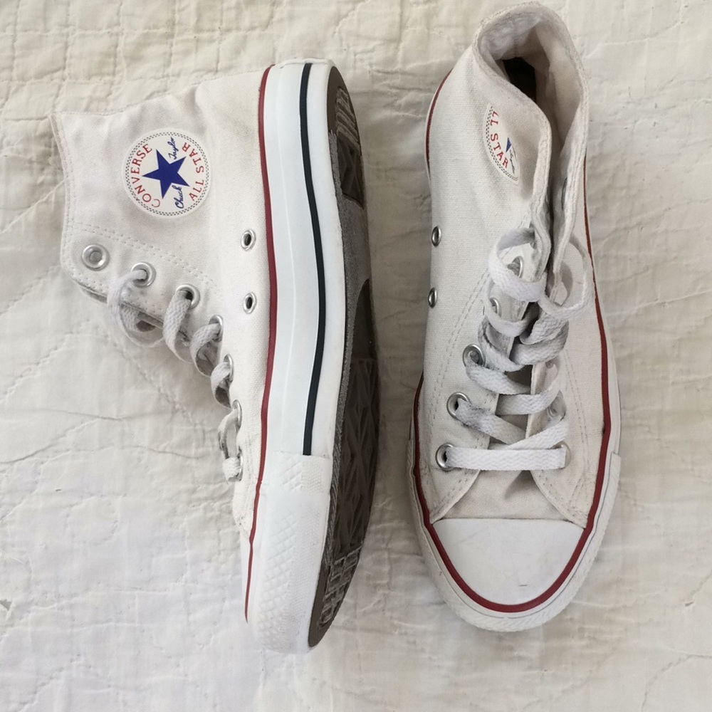 White Converse Women’s 6